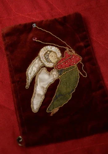 Вышивки Виктории Рыбаковой: игра в интерпретацию 