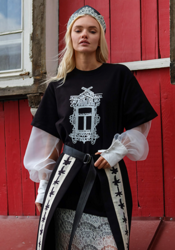 Узорные окна на одежде и в интерьере