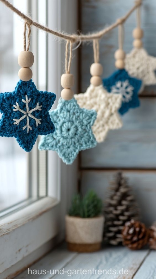 Вязаные ёлочные игрушки: тёплое украшение для зимнего дома фото