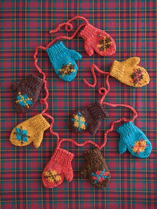 Вязаные ёлочные игрушки: тёплое украшение для зимнего дома фото