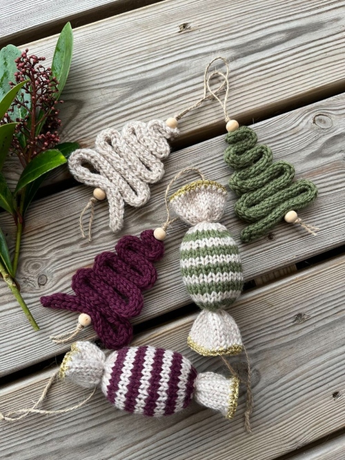 Вязаные ёлочные игрушки: тёплое украшение для зимнего дома фото