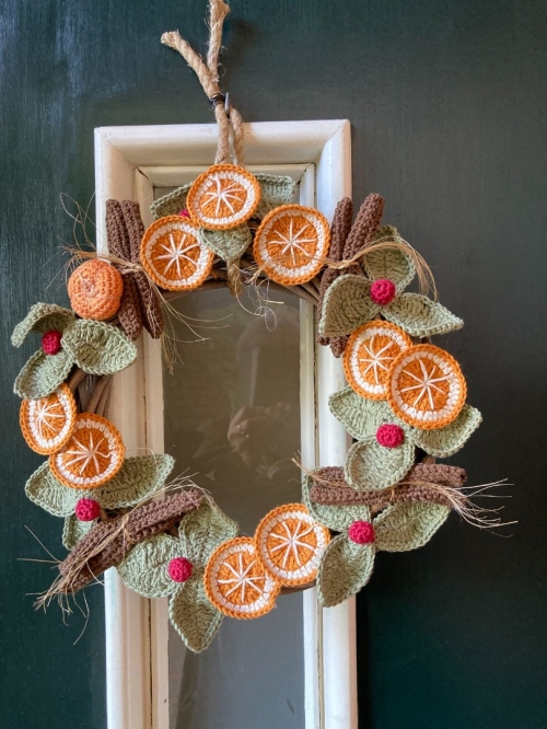 Вязаные ёлочные игрушки: тёплое украшение для зимнего дома фото