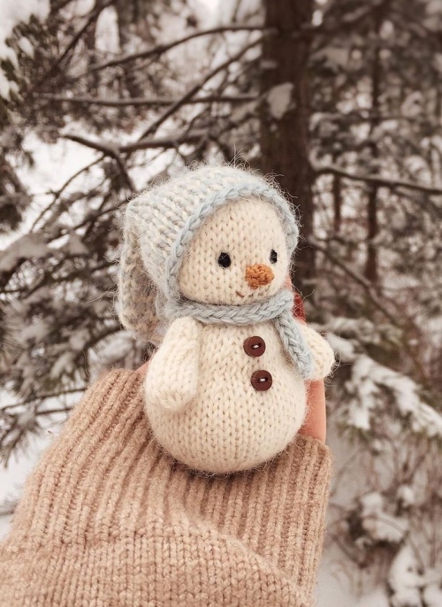 Вязаные ёлочные игрушки: тёплое украшение для зимнего дома фото