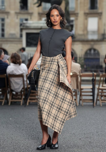 Трендовая юбка 2026: асимметрия и драпировка