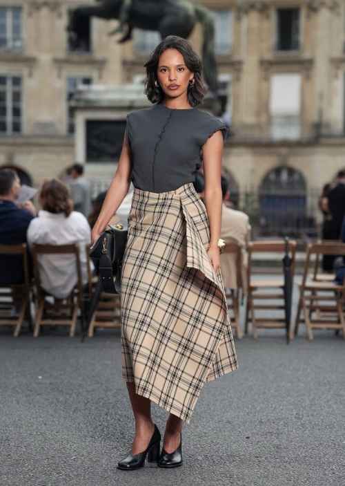 Трендовая юбка 2026: асимметрия и драпировка фото