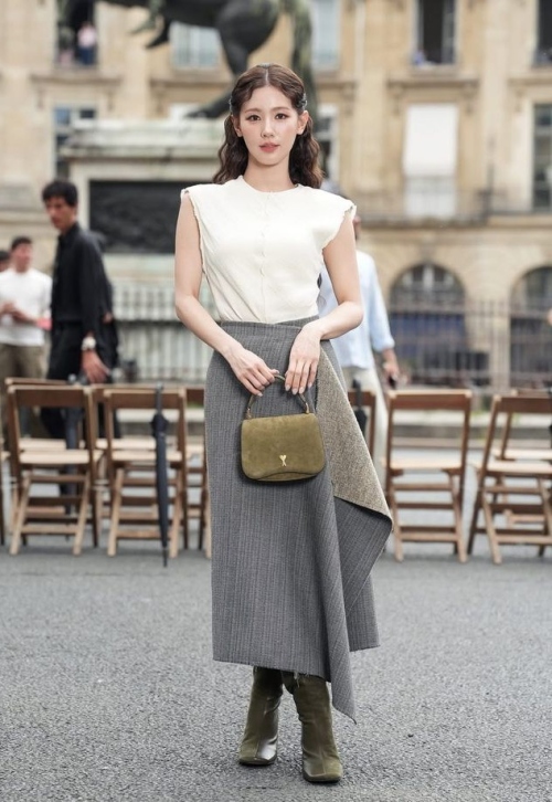 Трендовая юбка 2026: асимметрия и драпировка фото