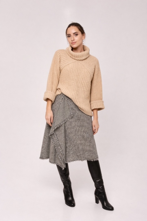 Трендовая юбка 2026: асимметрия и драпировка фото