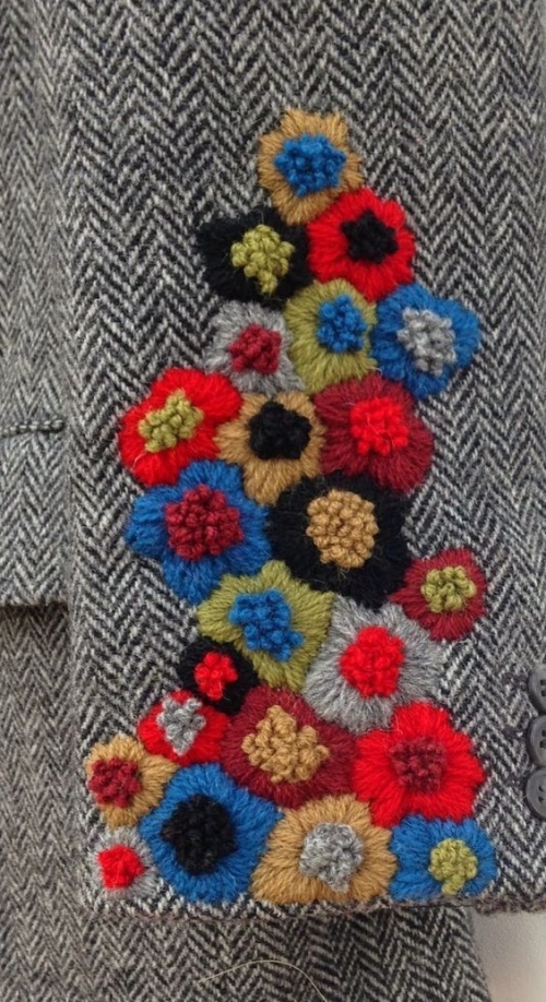 Вышивка на верхней одежде фото