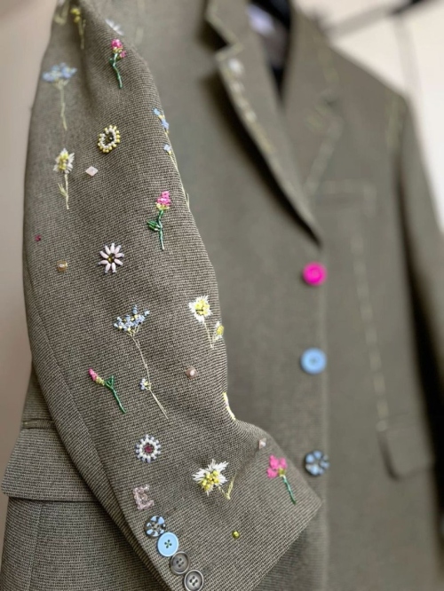 Вышивка на верхней одежде фото