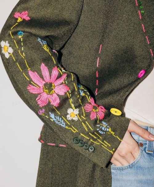 Вышивка на верхней одежде фото