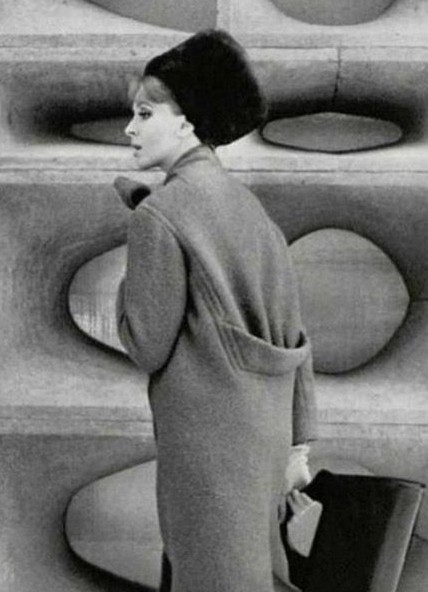 Эволюция поясного хлястика: от функции к акценту фото