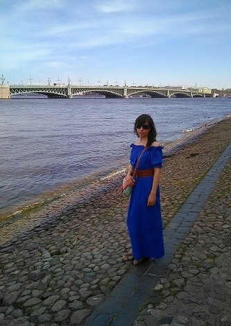 Платье с открытыми плечами фото