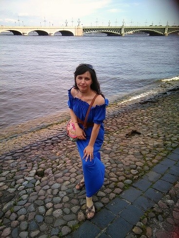 Платье с открытыми плечами фото