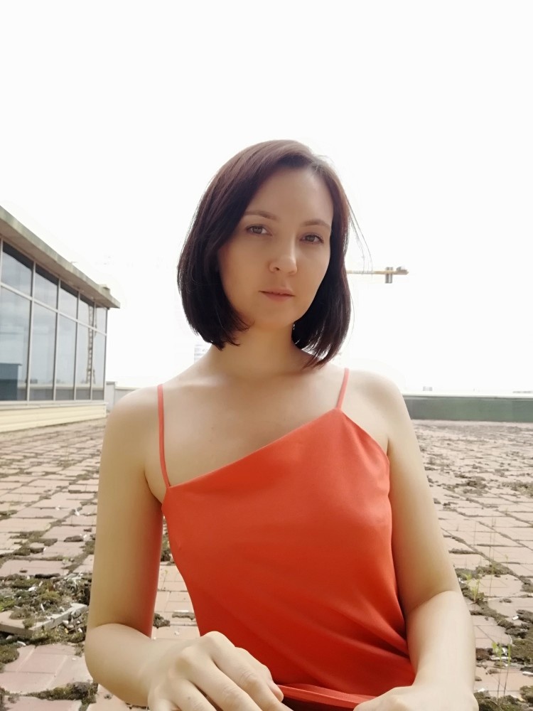 Асимметричное платье с бретелями-спагетти фото