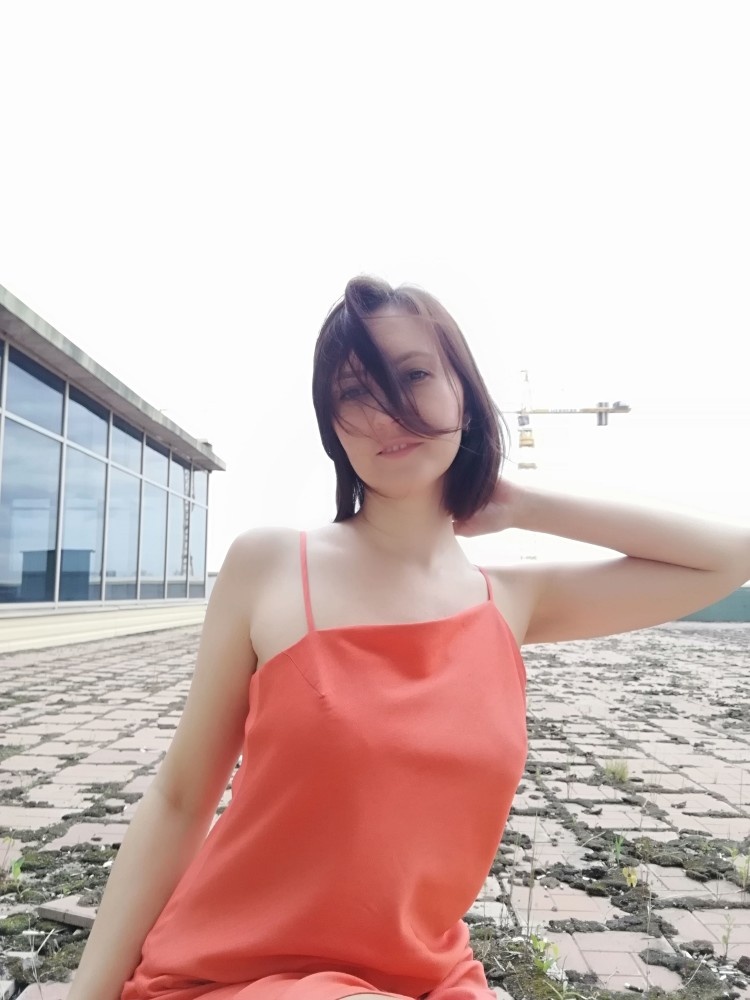 Асимметричное платье с бретелями-спагетти фото