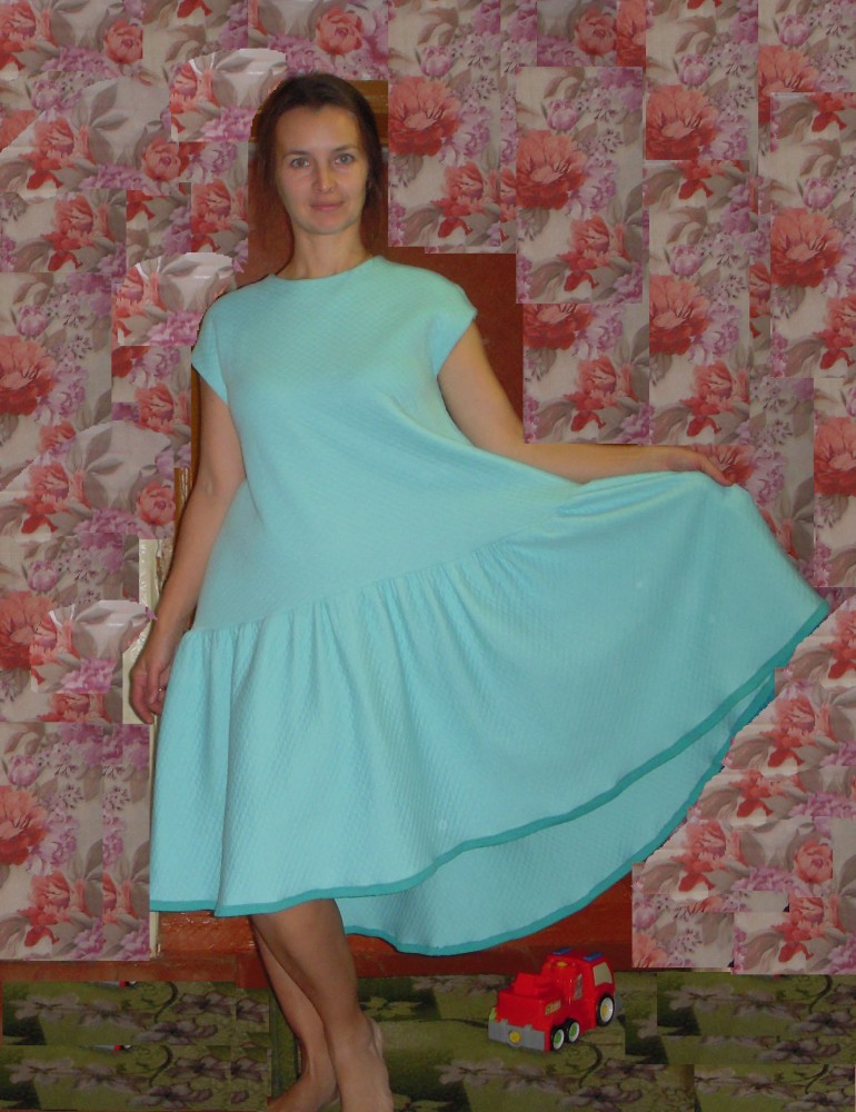 Платье А-силуэта с воланом из капитона  фото