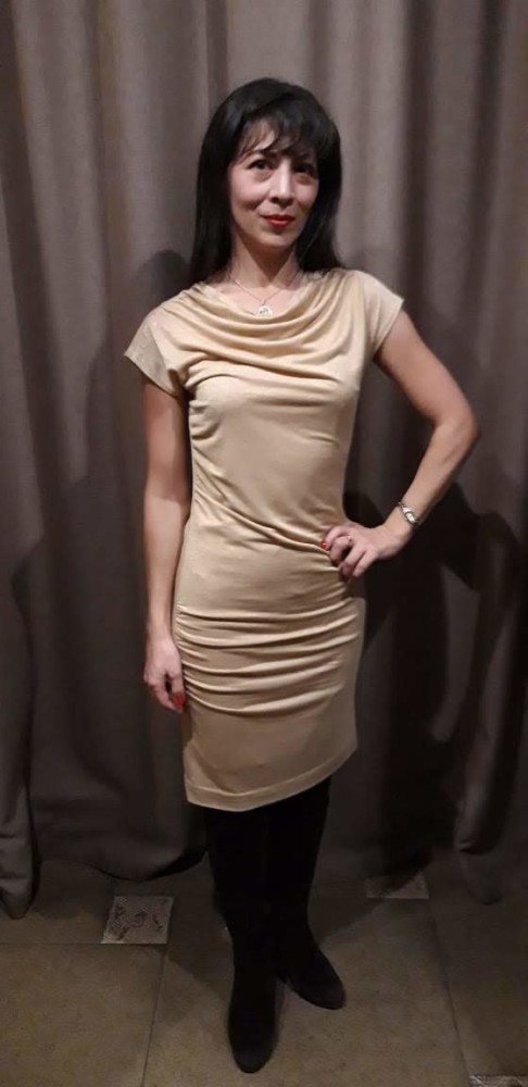 Платье трикотажное с вырезом "Качели" фото