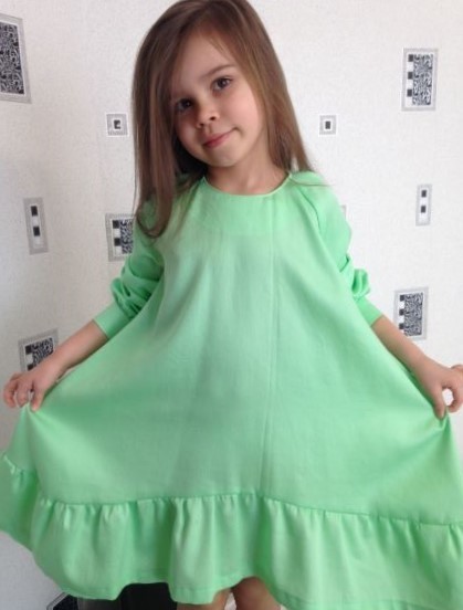 Детское весеннее платье с оборкой фото