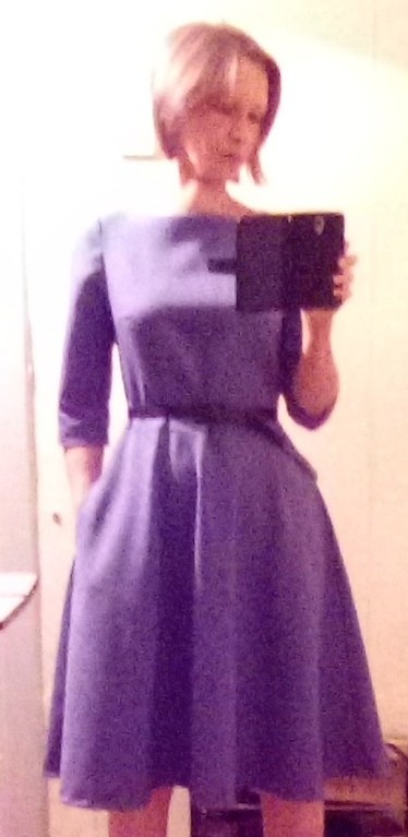 Платье с горловиной лодочкой фото