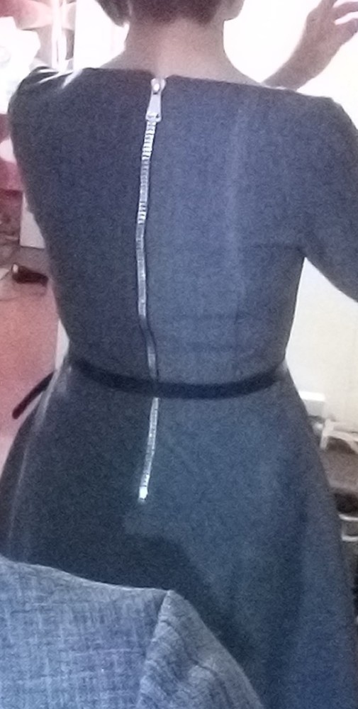 Платье с горловиной лодочкой фото