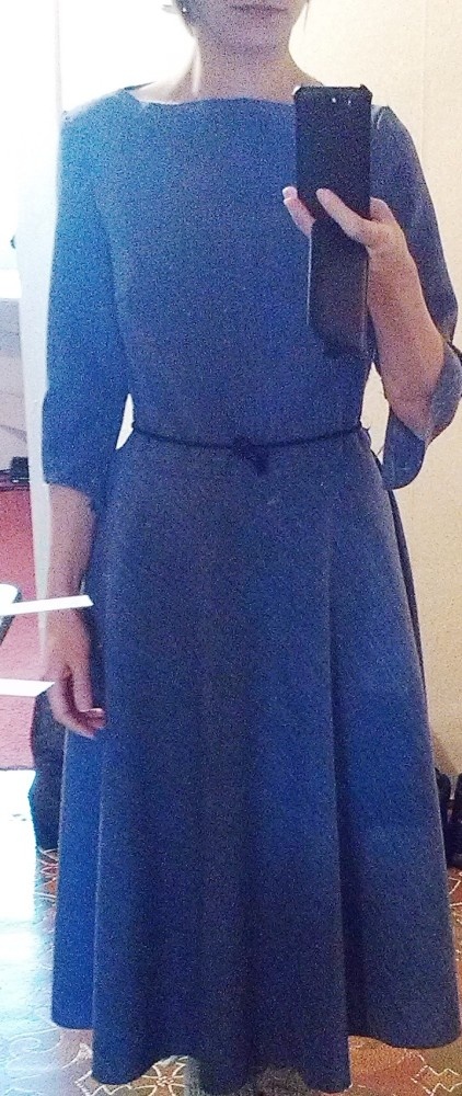 Платье с горловиной лодочкой фото