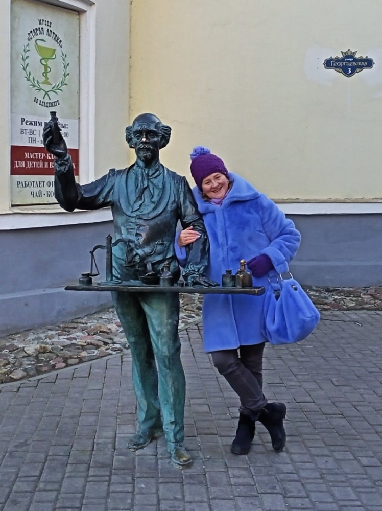 Шёлковая на ощупь лавандовая искусственная шубка и сумка фото