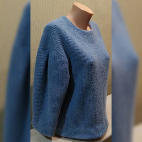 Блуза из фактурного вязаного трикотажа фото