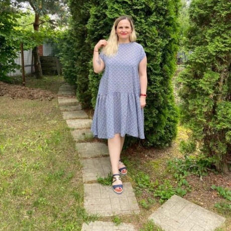 Платье А-силуэта с воланом фото