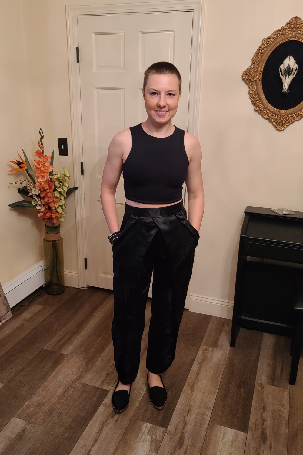 Брюки со встречными складками фото