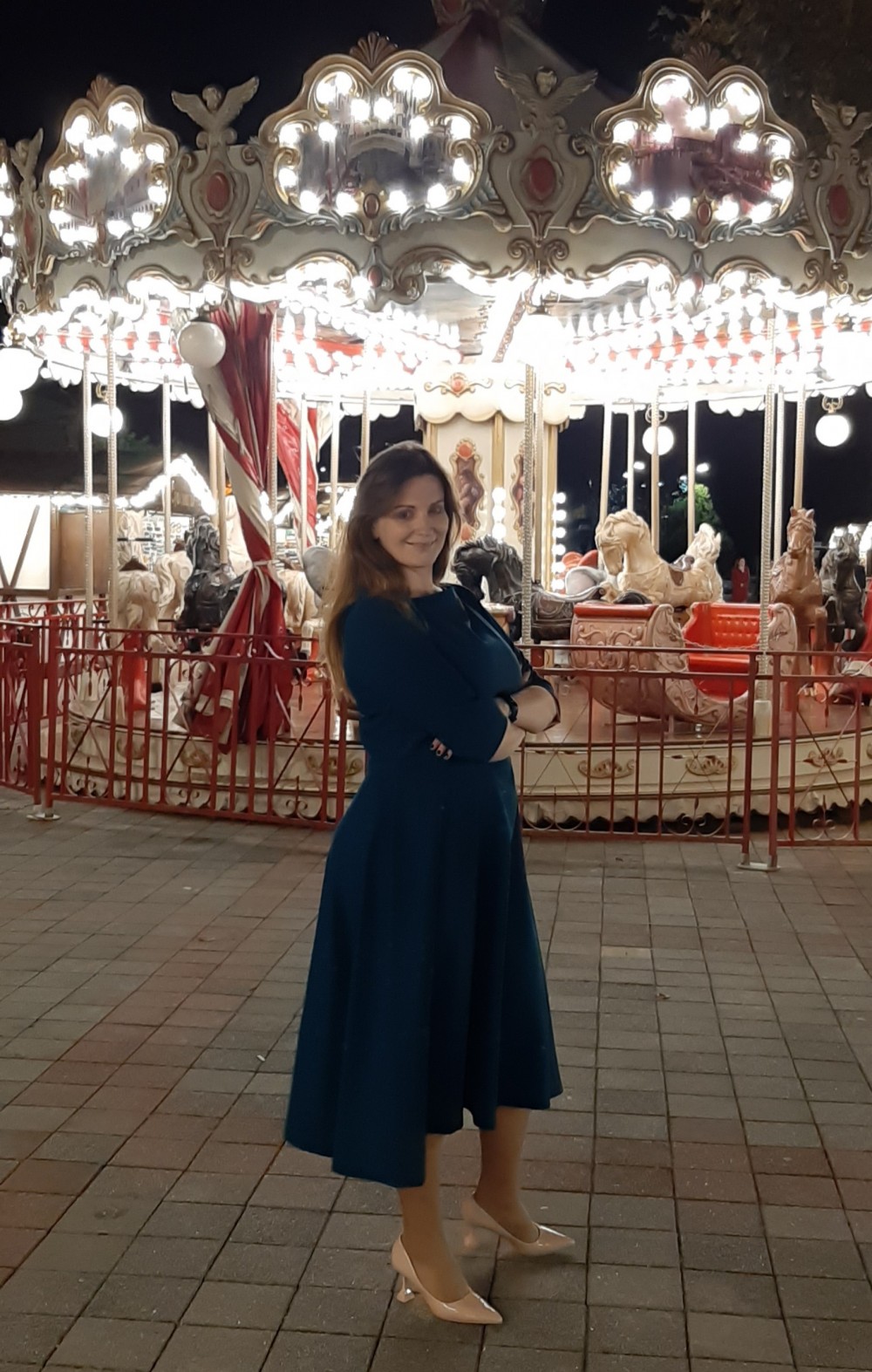 Женственное платье с вырезом лодочкой фото