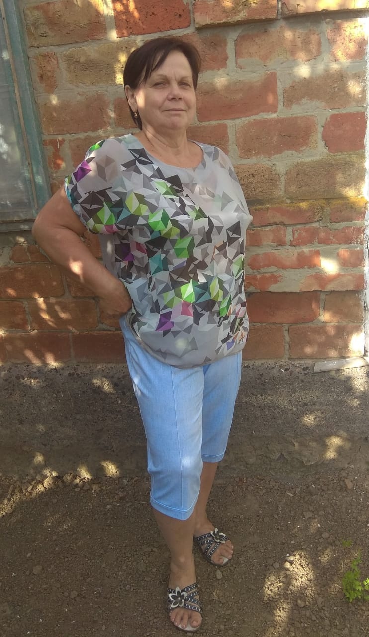 БАЗОВЫЙ ТОП СО СПУЩЕННЫМ ПЛЕЧОМ фото