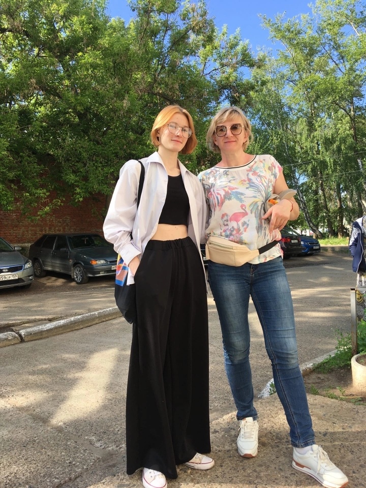 Брюки Тина для дочки из трикотажного черного полотна фото