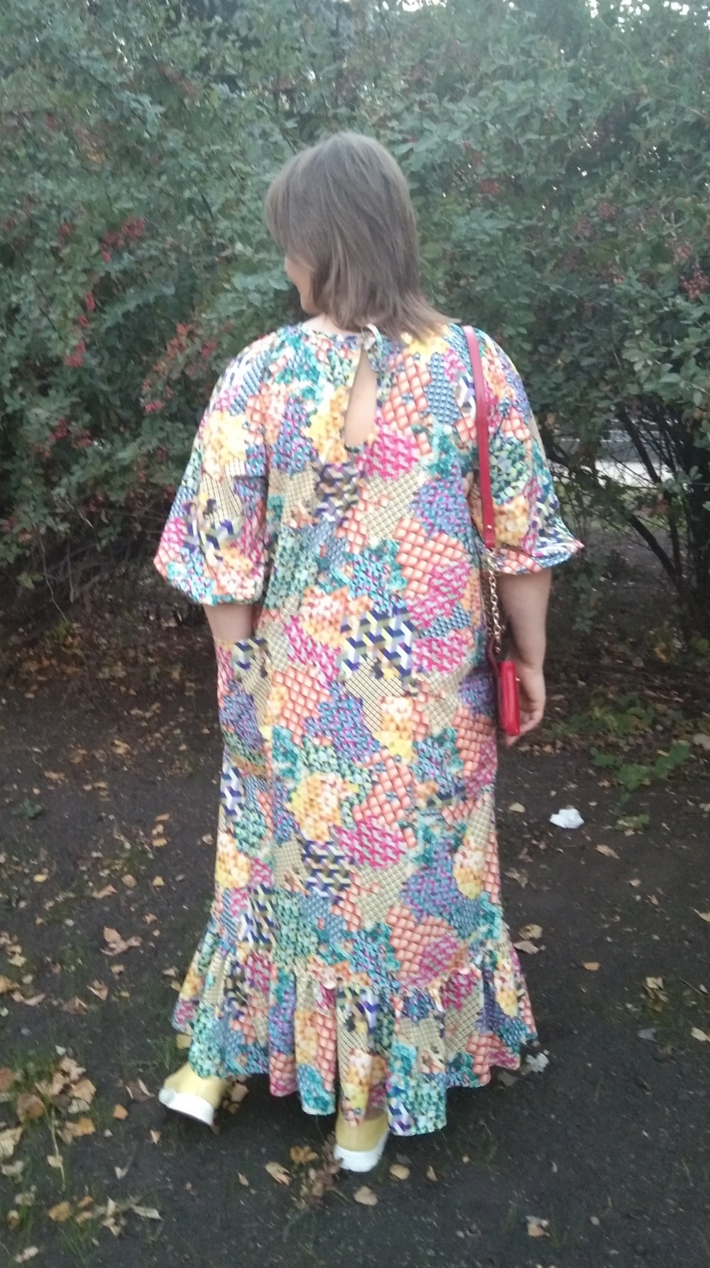 По выкройке платья миди с защипами у горловины фото