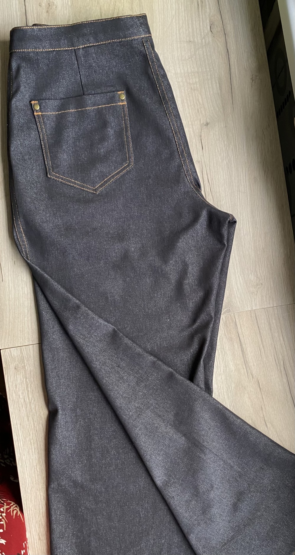 Джинсы по выкройке брюк из городской коллекции «Инга» фото