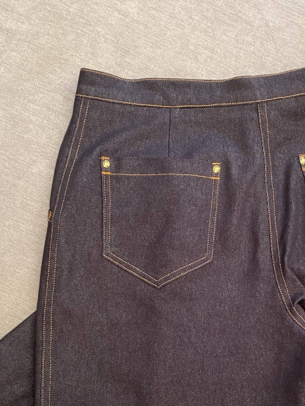 Джинсы по выкройке брюк из городской коллекции «Инга» фото