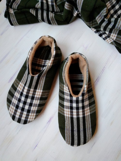 Женские тапочки из остатков ткани фото