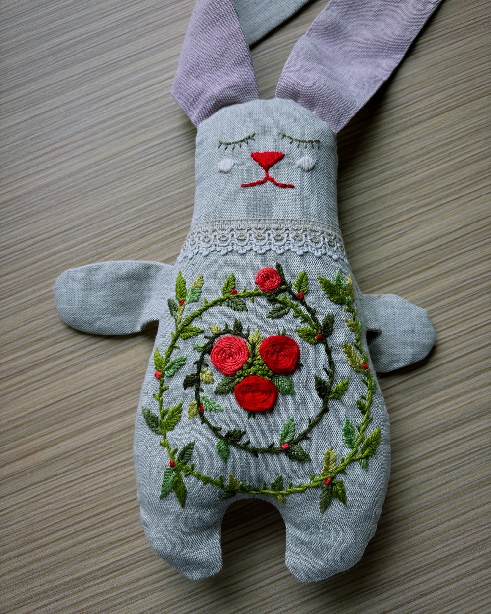 Две вышивки с розами фото