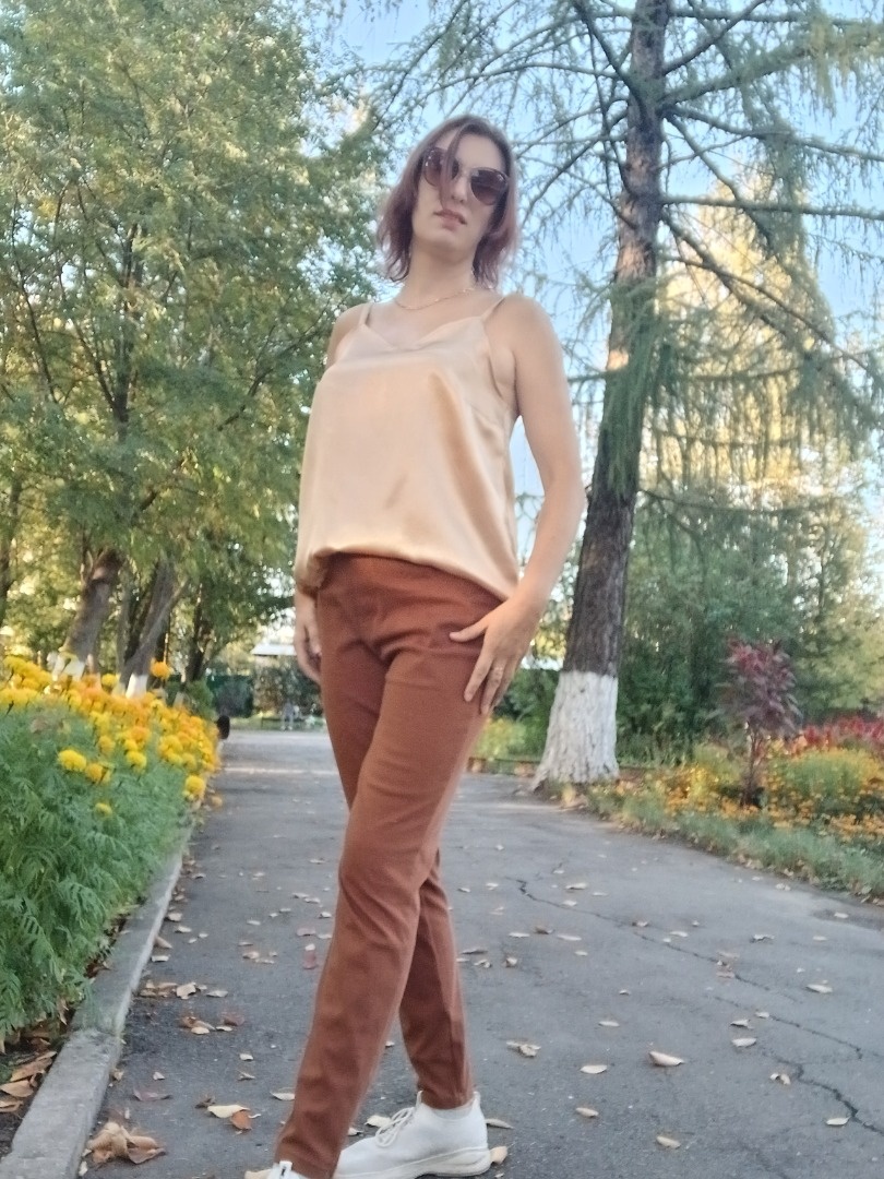 Два атласных топа фото