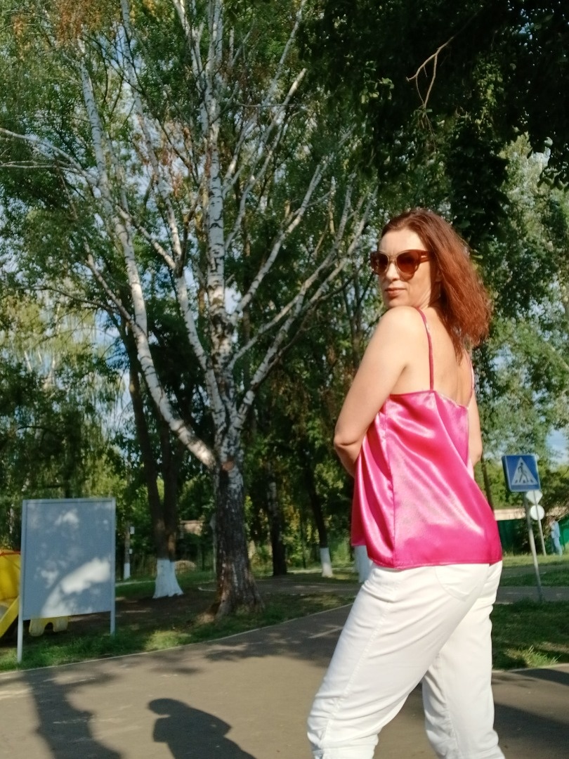 Два атласных топа фото