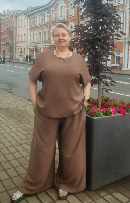 Топ со спущенным плечом из жатки