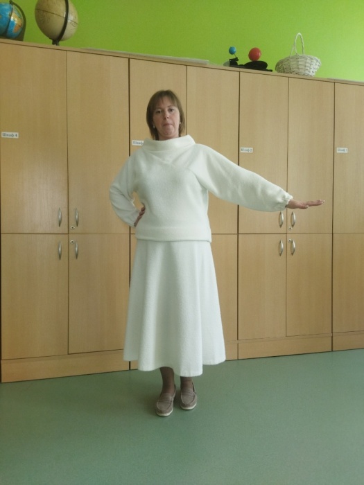 Белый костюм на осень.