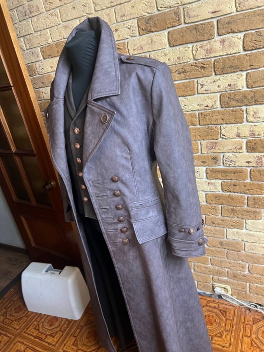 Пальто из кожзама