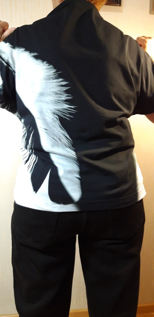 Топ со спущенным плечом фото