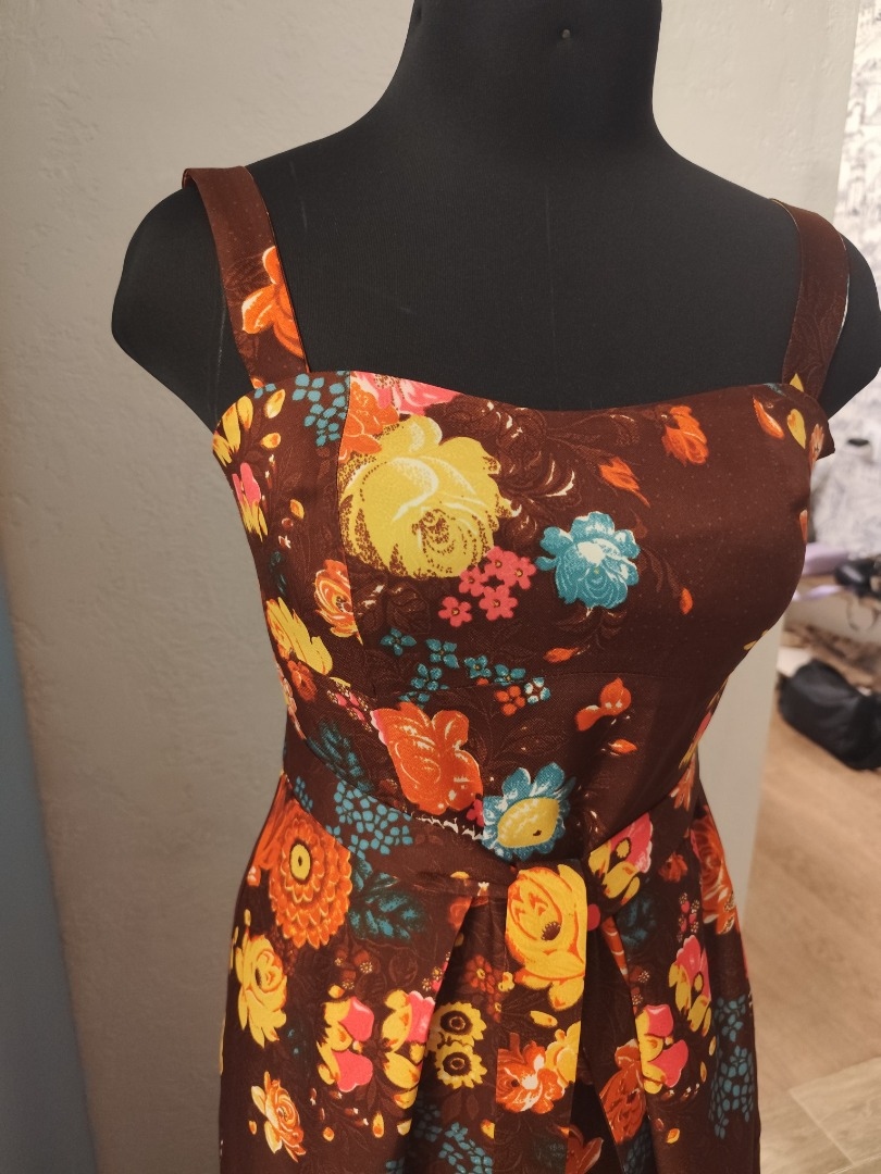 Приталенный сарафан фото