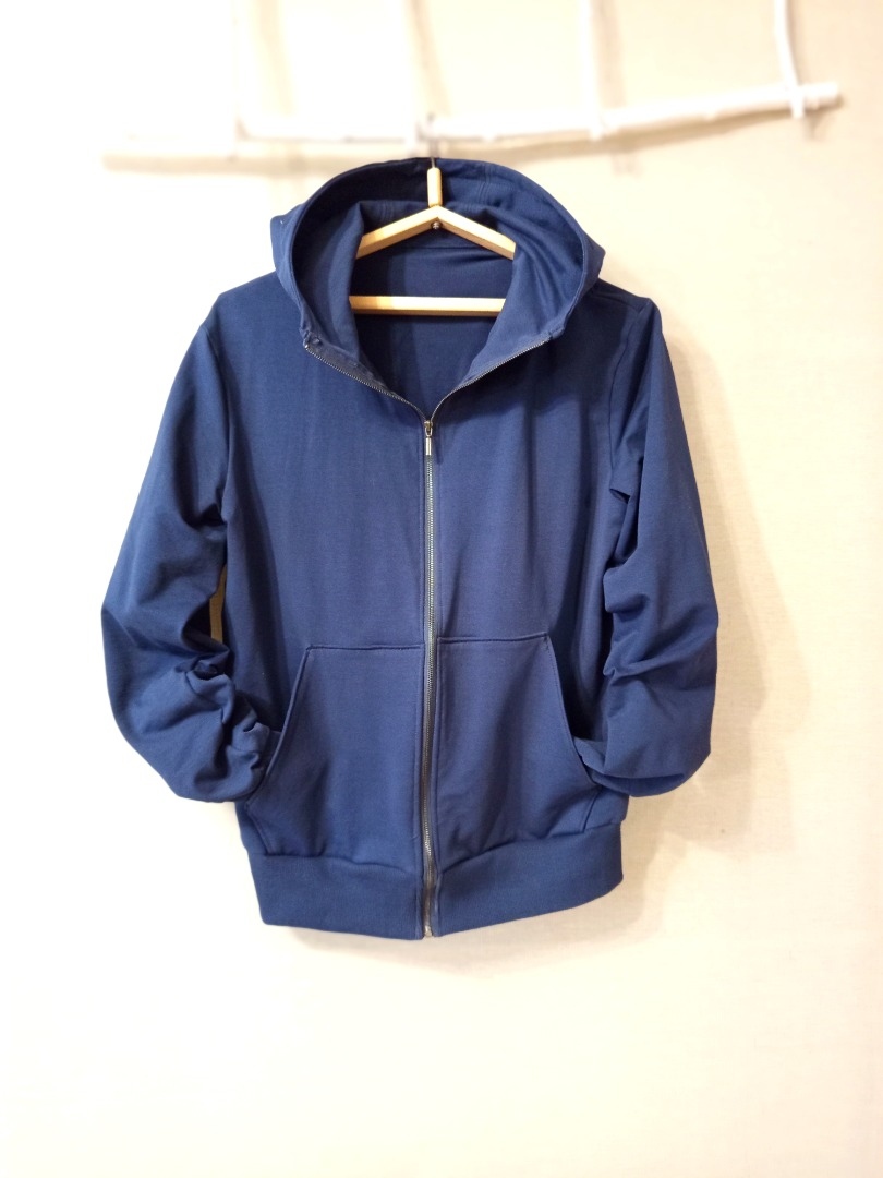 Мужской синий костюм фото