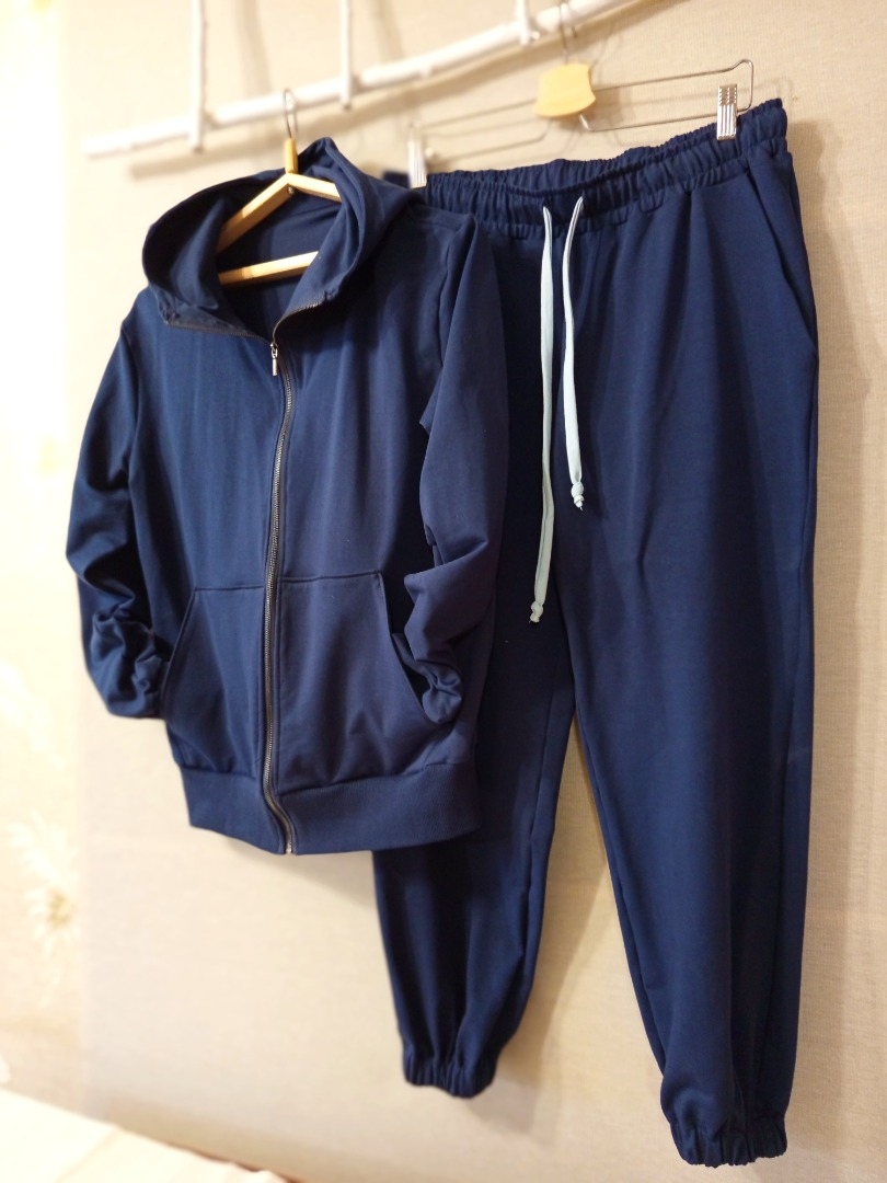 Мужской синий костюм фото