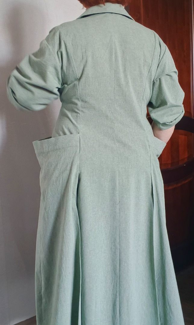 ...У Шпака магнитофон, у посла медальён... фото