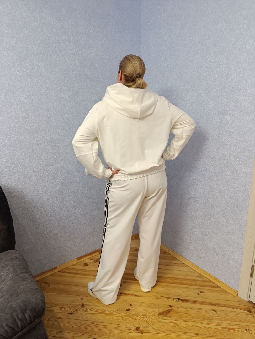 Худи с необычными деталями в другом исполнении фото