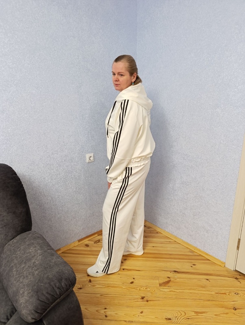 Худи с необычными деталями в другом исполнении фото