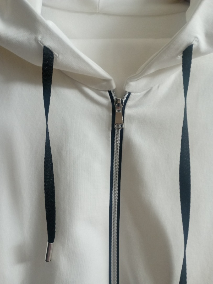 Худи с необычными деталями в другом исполнении фото